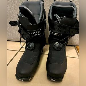 Atomic backland pro women 25.5, like new